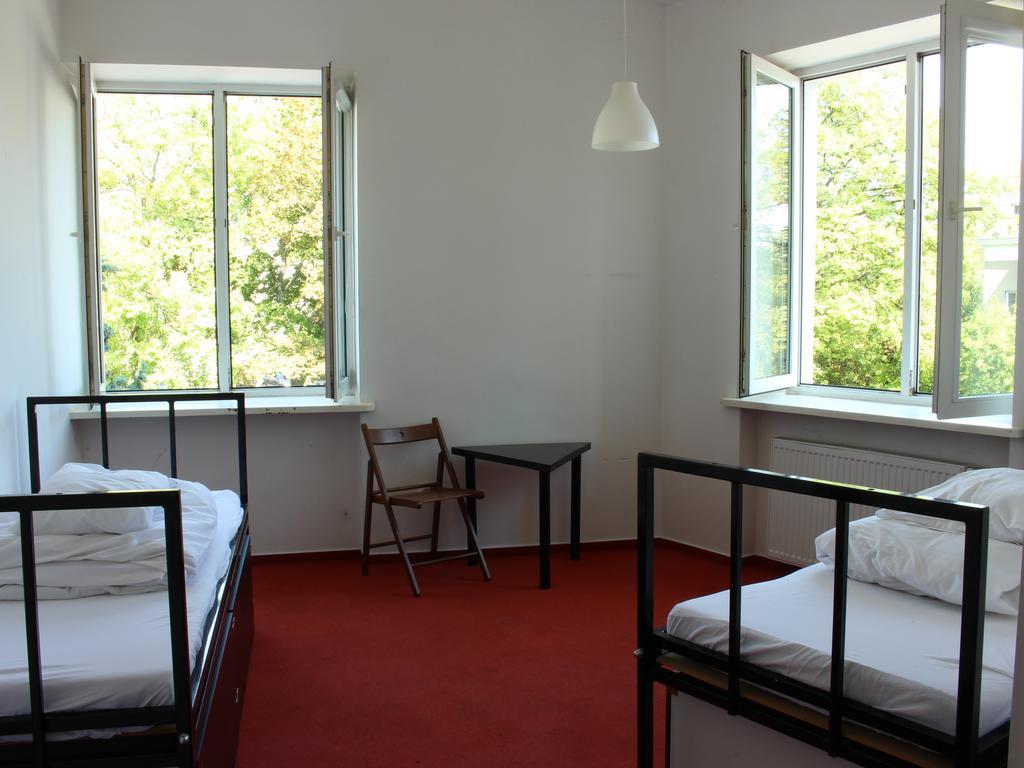 Wilson Hostel Warszawa Varsóvia Quarto foto